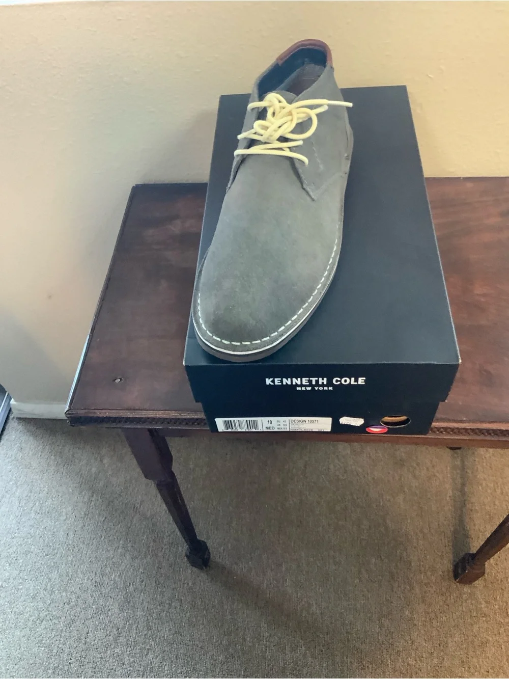 Men's Gray Suede Chukka Boots - Casual Lace-Up KENNETH COLE DESIGN 10571
